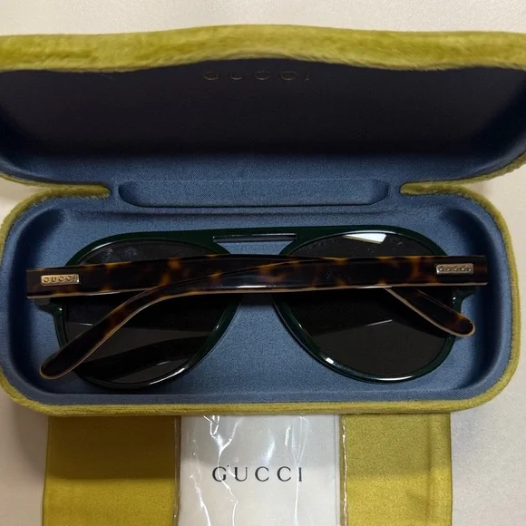 ✨ Authentic Gucci Sunglasses with Case & Accessories  display picture 3